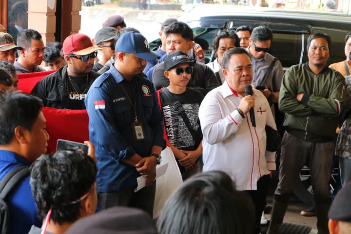 Aliansi Buruh Geruduk Kantor DPRD Ketapang Buntut Upah Sektoral Tak Kunjung Ditetapkan