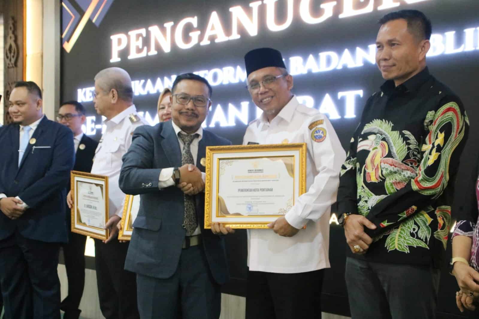 Pemkot Pontianak Juara Umum Badan Publik Informatif se-Kalbar Tahun 2024