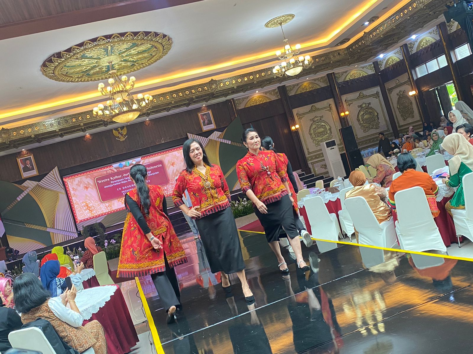 Peringati Hari Ibu, TP PKK Kalbar Ajak Para Wanita Lestarikan Wastra Daerah