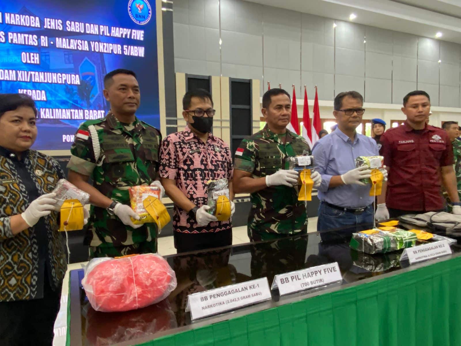 TNI Gagalkan Penyelundupan Sabu 6,2 Kg di Perbatasan Kalbar