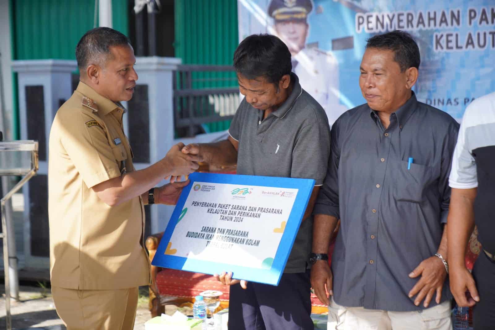 Dongkrak Perekonomian Warga, Pemkot Pontianak Salurkan Sarpras Perikanan