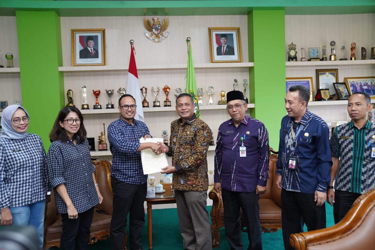 Lengkapi Legalitas, Kantah Pontianak Serahkan 11 Sertifikat Milik Pemkot