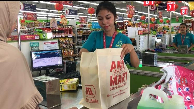 Pusat Perbelanjaan di Pontianak Tidak Lagi Menyediakan Kantong Plastik