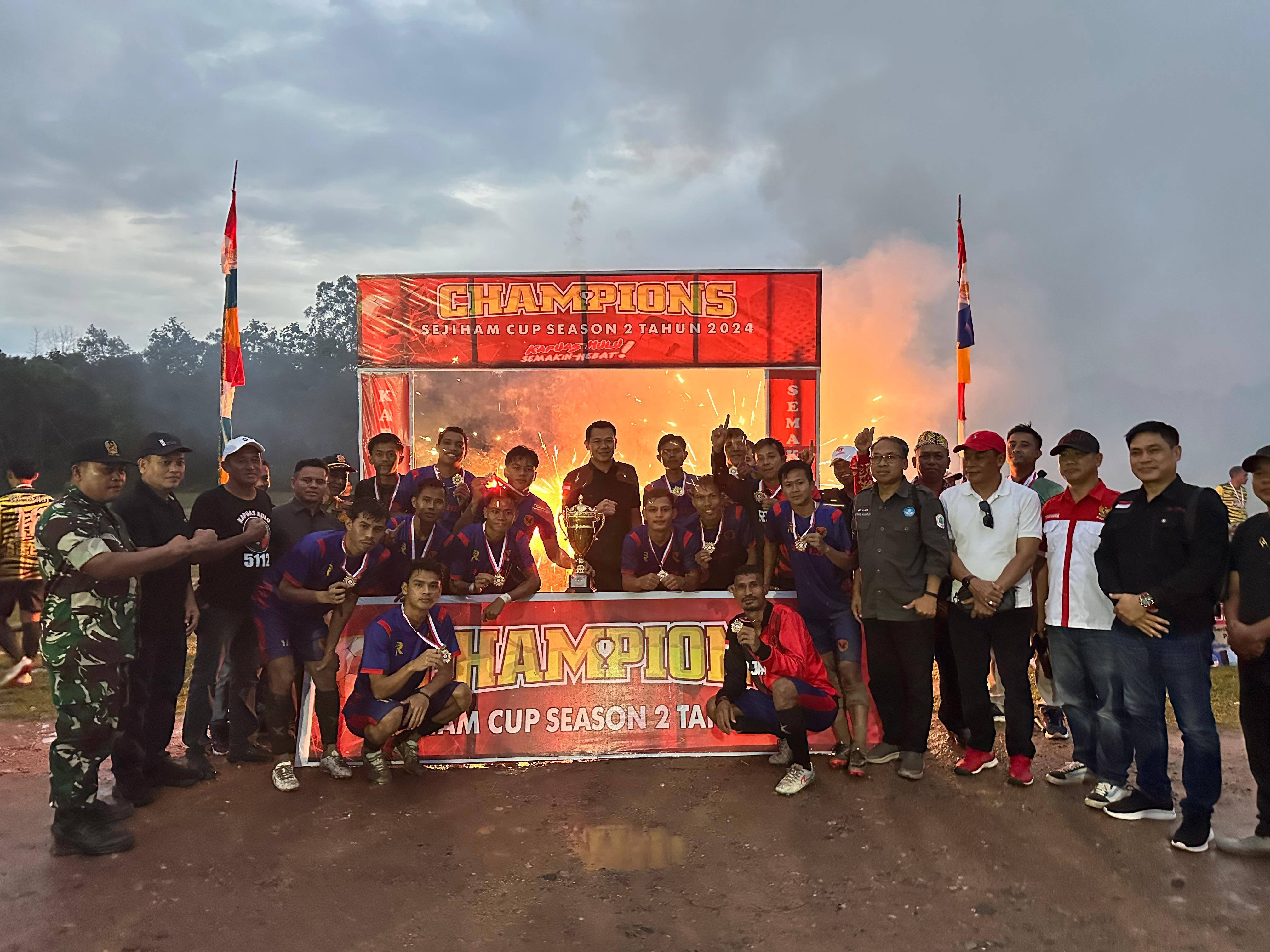 Bupati Kapuas Hulu Tutup Resmi Turnamen Sejiram Cup Season 2 Tahun 2025