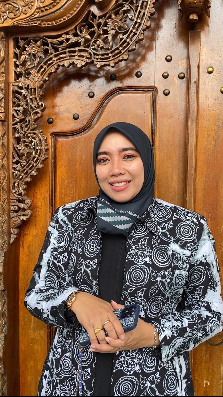 Desainer Kalbar Prediksi Tren Fashion 2025: Warna Alam dan Oversize Style Masih Populer