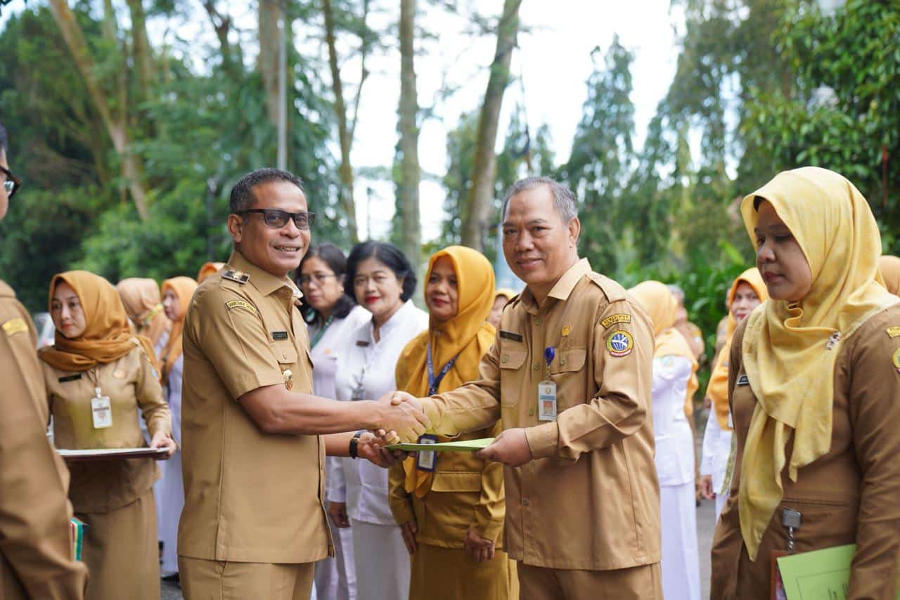 Serahkan 27 DPA Dinkes Pontianak, Edi Minta Layanan Kesehatan Ditingkatkan