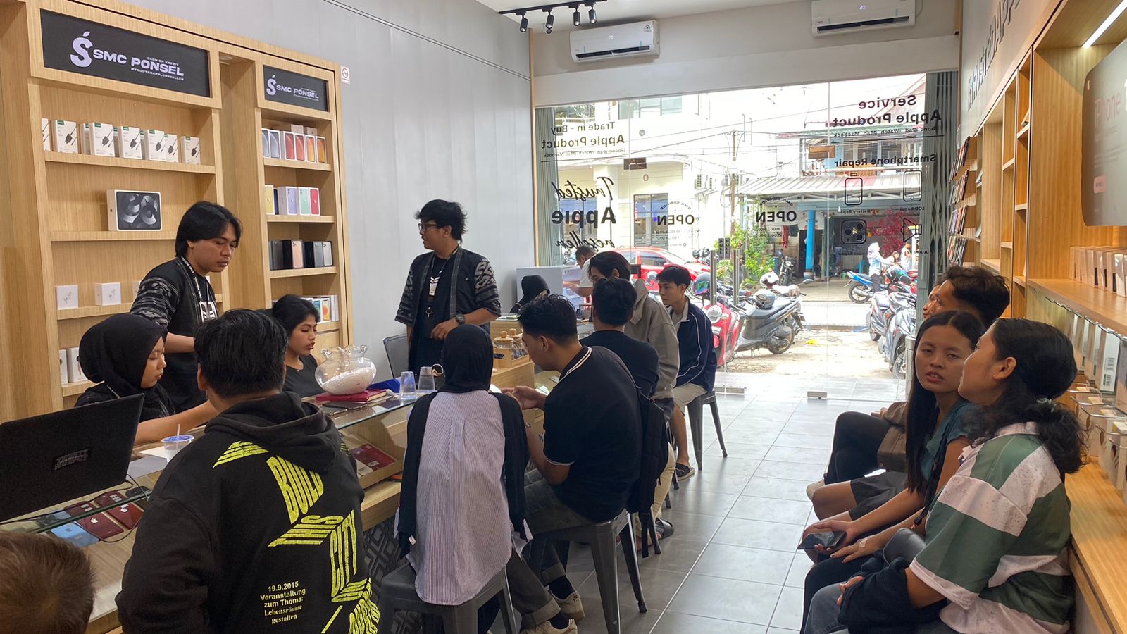 Babak Baru SMC Ponsel Pontianak, Tingkatkan Layanan Lebih Nyaman dan Berkualitas