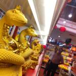 Warga Tionghoa Mulai Berburu Pernak-pernik Khas Imlek, Paling Laris Giok Shio dan Angpao