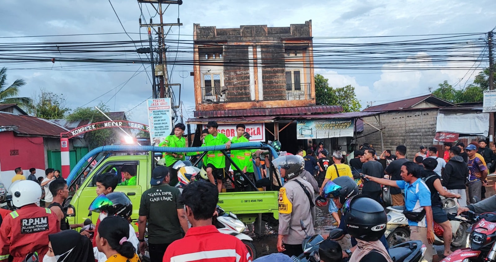 Panik dan Teriakan Mencekam! Ibu Rumah Tangga Ini Jadi Saksi Awal Kebakaran Dua Ruko