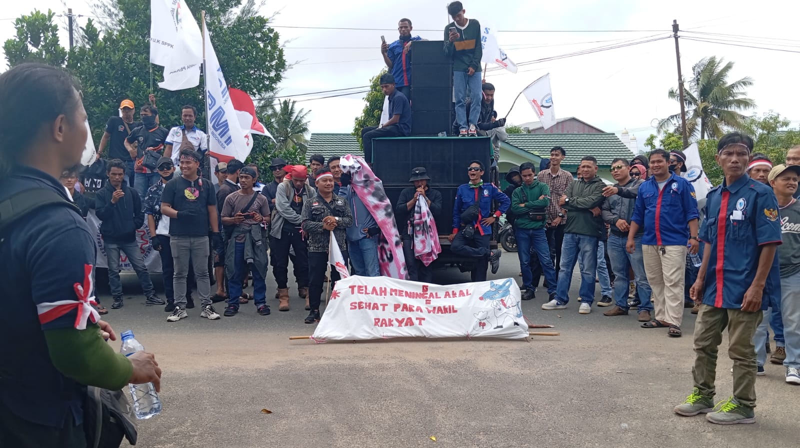 Gelar Aksi Demo, Buruh Ketapang Tuntut UMSK Naik dan Copot Plt Kadis Naker