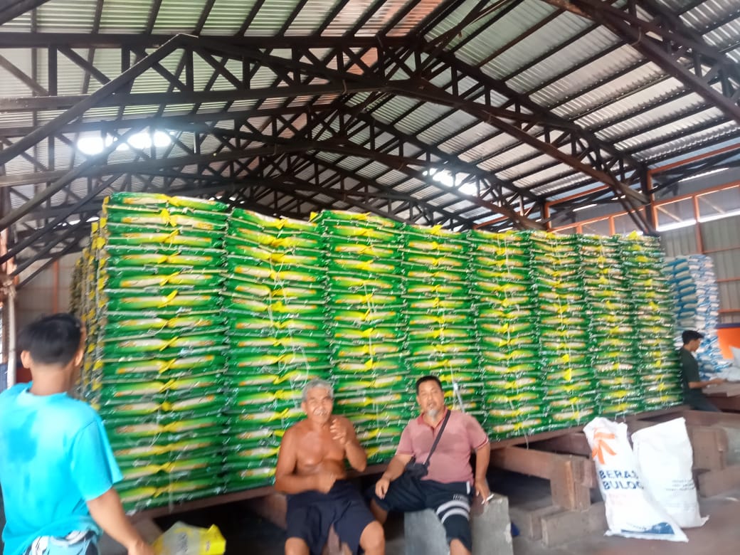 Bulog Putussibau Jual Beras SPHP Melalui Mitra RPK, Kartika: Jika Ada Penyimpangan Bisa Laporkan kepada Kami