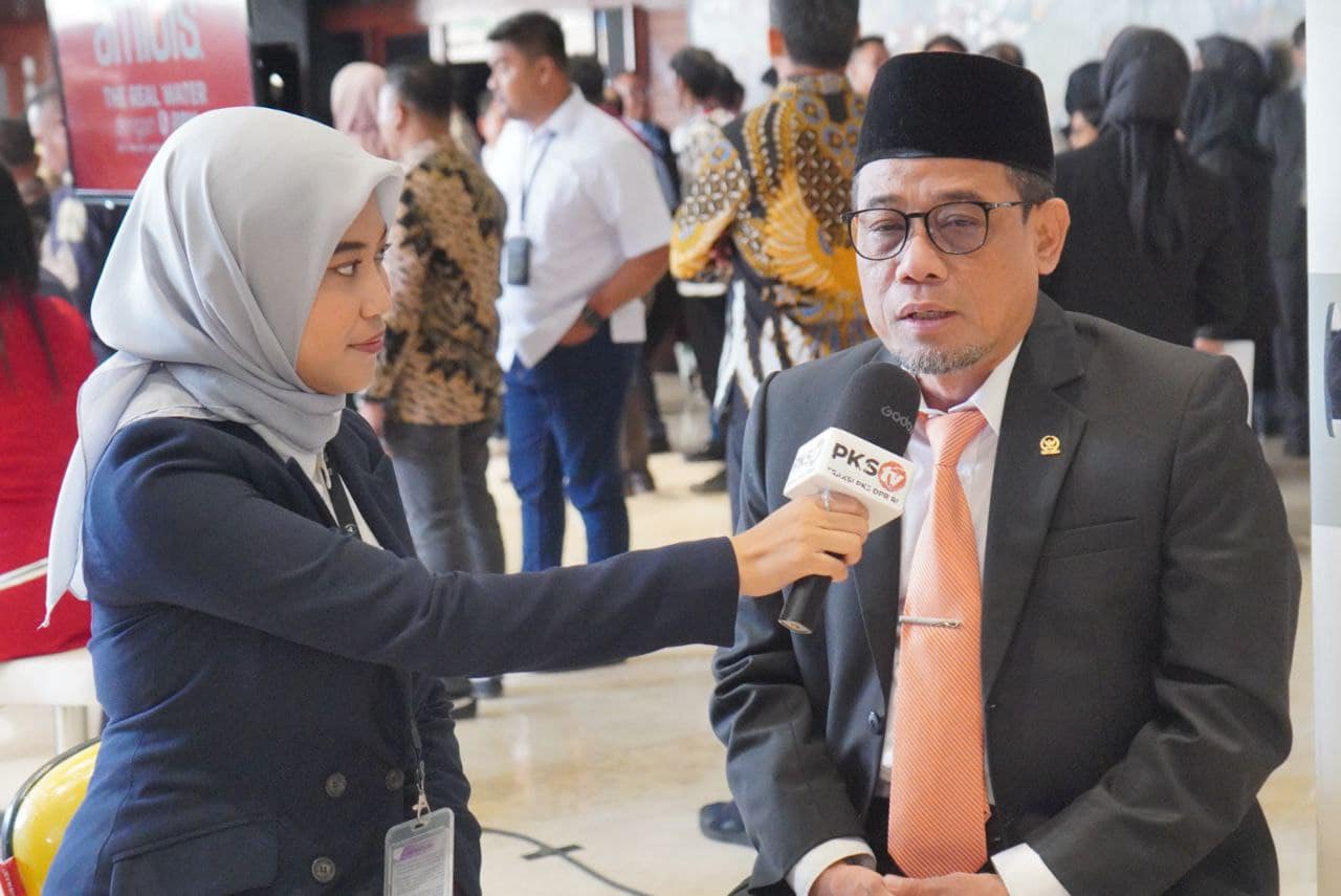 DPR Minta Mahkamah Agung Periksa Hakim Pengadilan Tinggi Pontianak yang Bebaskan Terdakwa Pencurian 774 Kg Emas