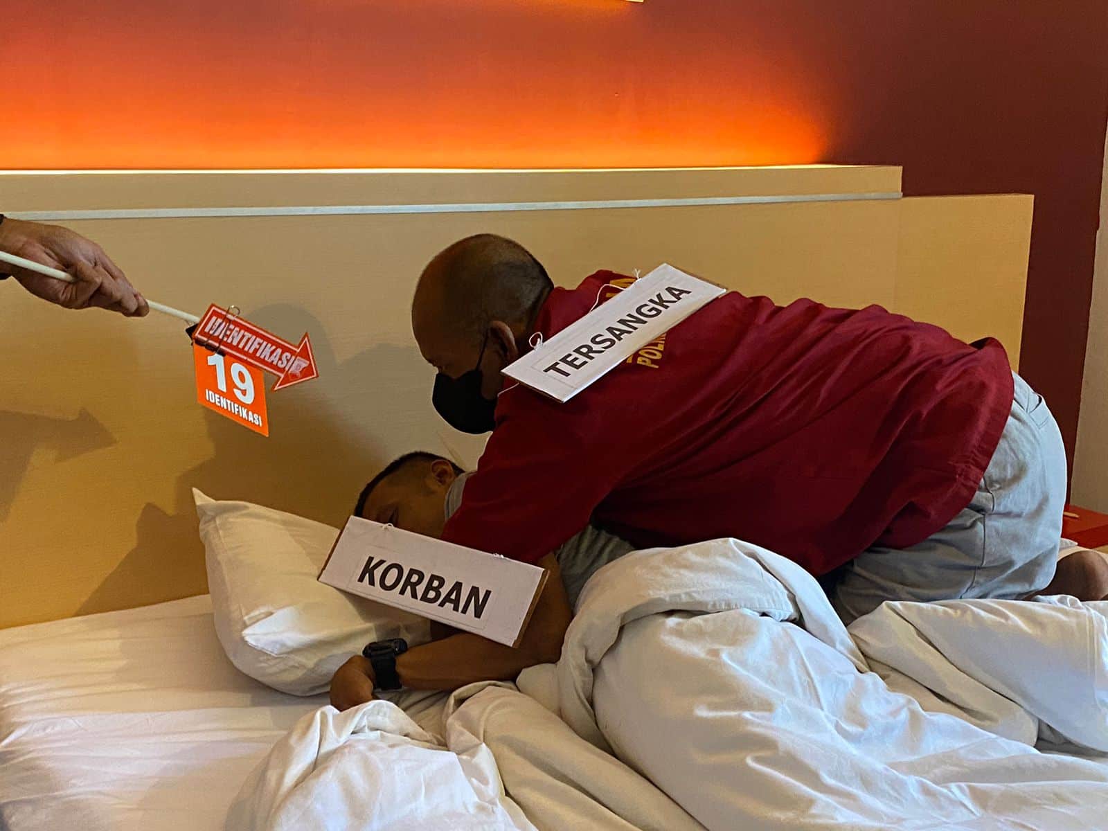 Polisi Gelar Rekonstruksi Pembunuhan Seorang Wanita di Kamar Hotel 504 Pontianak