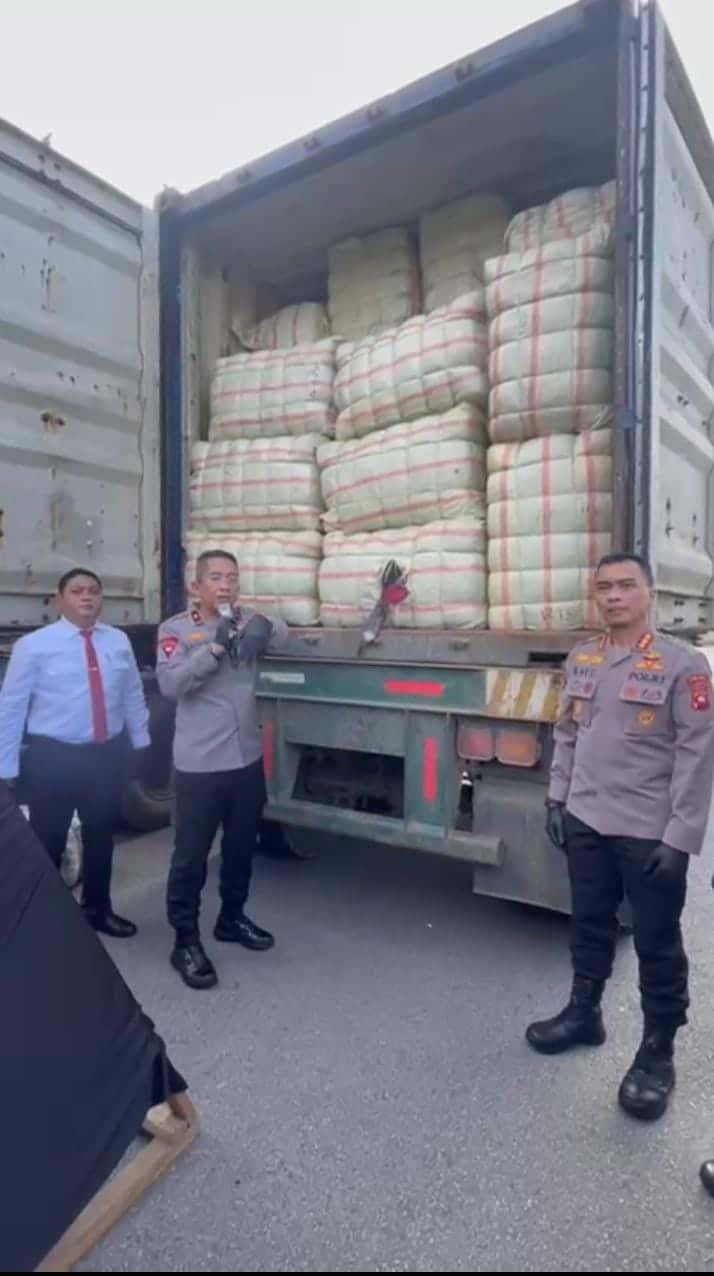 Selundupkan 410 Ballpress Pakaian Bekas dari Malaysia, Polisi Tangkap Bos Lelong Asal Singkawang