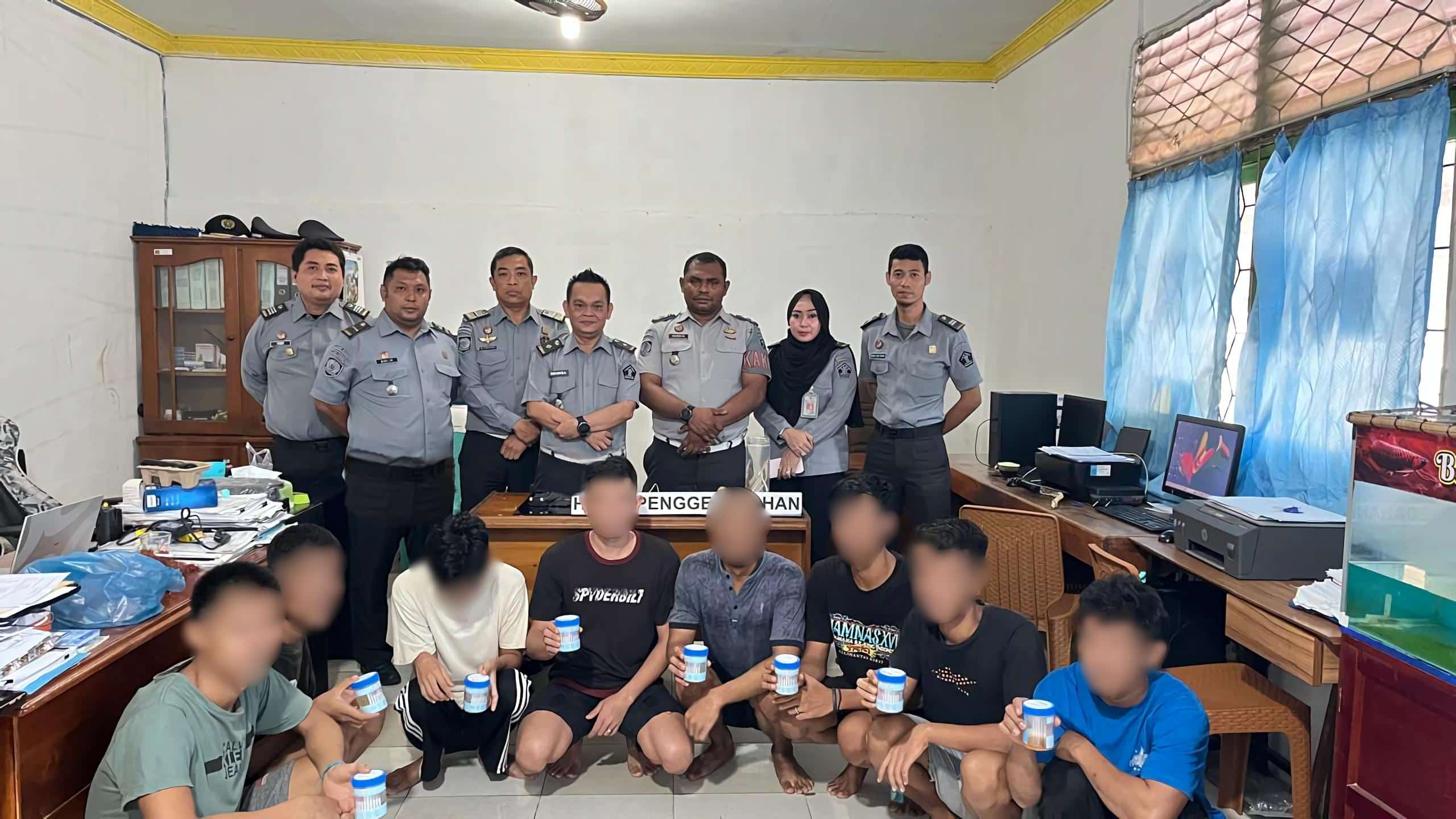 Deteksi Dini Gangguan Kamtib, Lapas Ketapang Geledah Kamar Hunian WBP dan Tes Urine