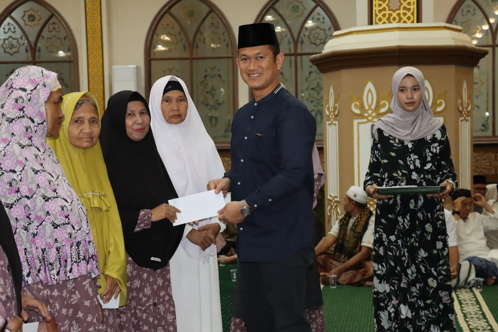 Kapolres Kapuas Hulu Hadiri Peringatan Isra Mikraj 1446 H di Masjid Agung Darunnajah Putussibau