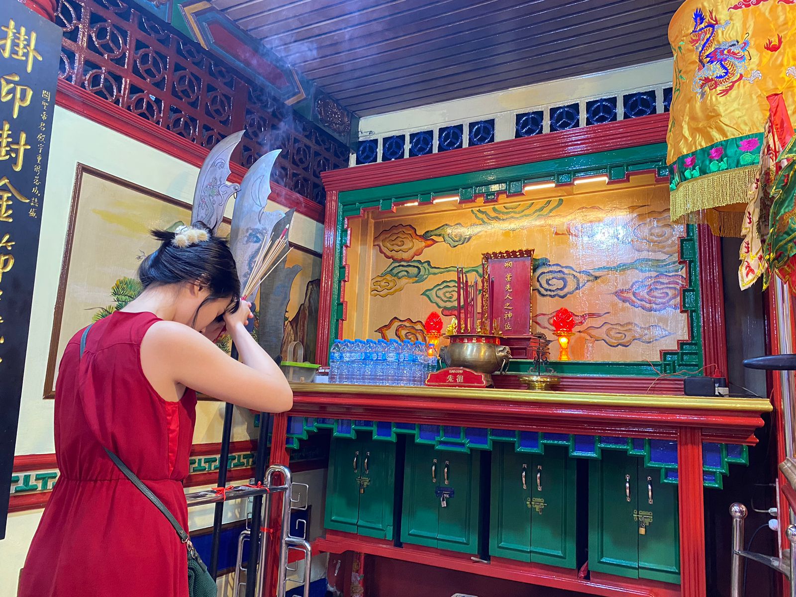 Masyarakat Tionghoa Pontianak Mulai Sembahyang di Kelenteng Kwan Tie Bio