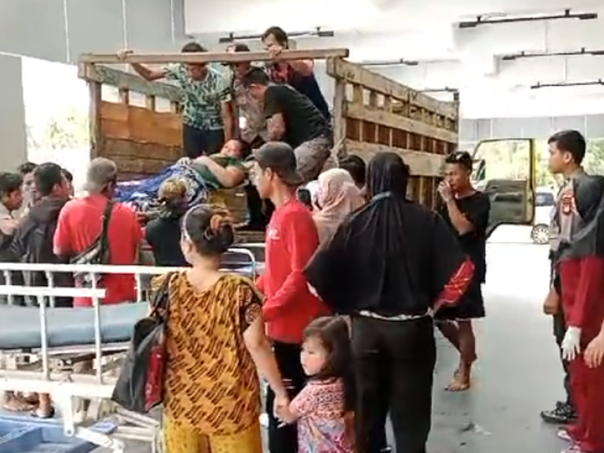 Dramatis! Ibu di Mempawah Melahirkan di Atas Truk Saat Menerobos Banjir