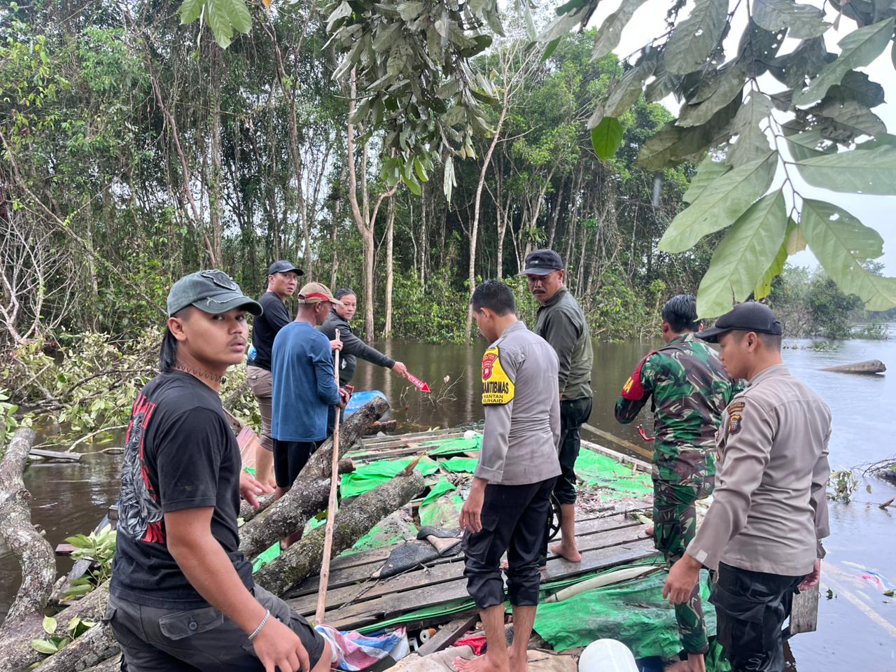 Dua Pekerja PETI Asal Melawi Ditemukan Tewas Tertimpa Pohon