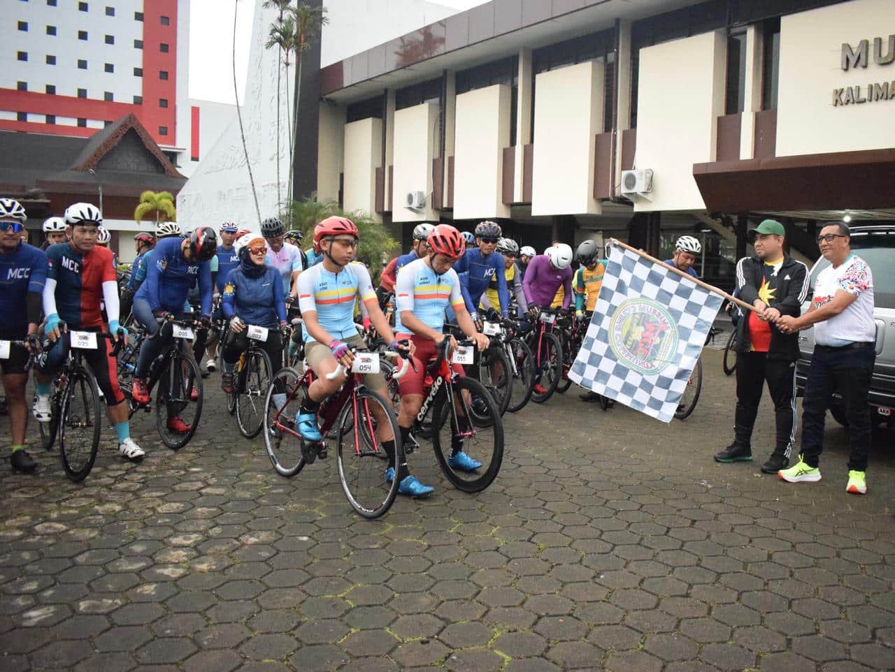 Borneo Cross Border Cycling Tour Pererat Hubungan RI-Malaysia