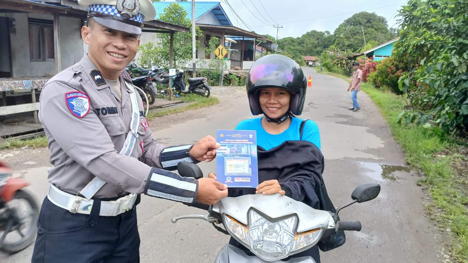 Sampaikan Edukasi ke Masyarakat, Satlantas Polres Kapuas Hulu Gelar Imbauan Kamseltibcarlantas di Putussibau
