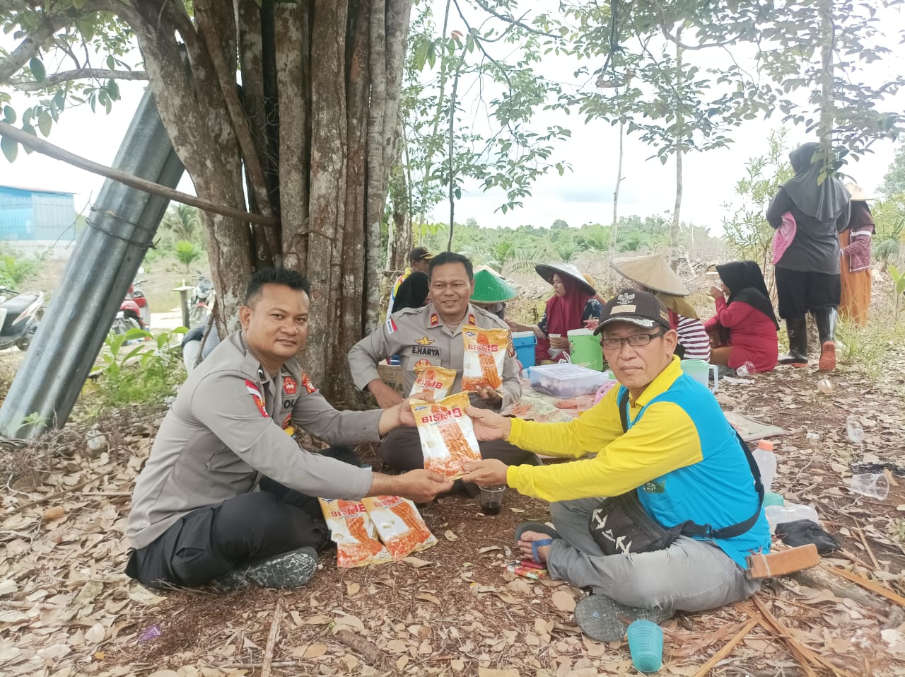 Dukung Ketahanan Pangan, Polsek Jongkong Tanam Jagung di Desa Karya Baru