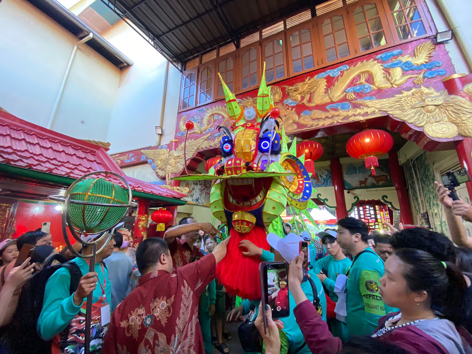 Jenggot Naga Jadi Rebutan Penonton Cap Go Meh di Pontianak, Apa Maknanya?