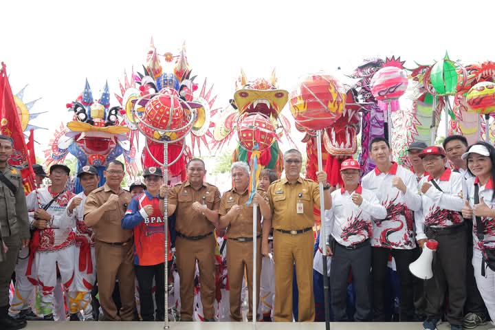 Pemkab Ketapang Terima Kunjungan Panitia dan Arak-arakan Naga serta Barongsai di Kantor Bupati Ketapang