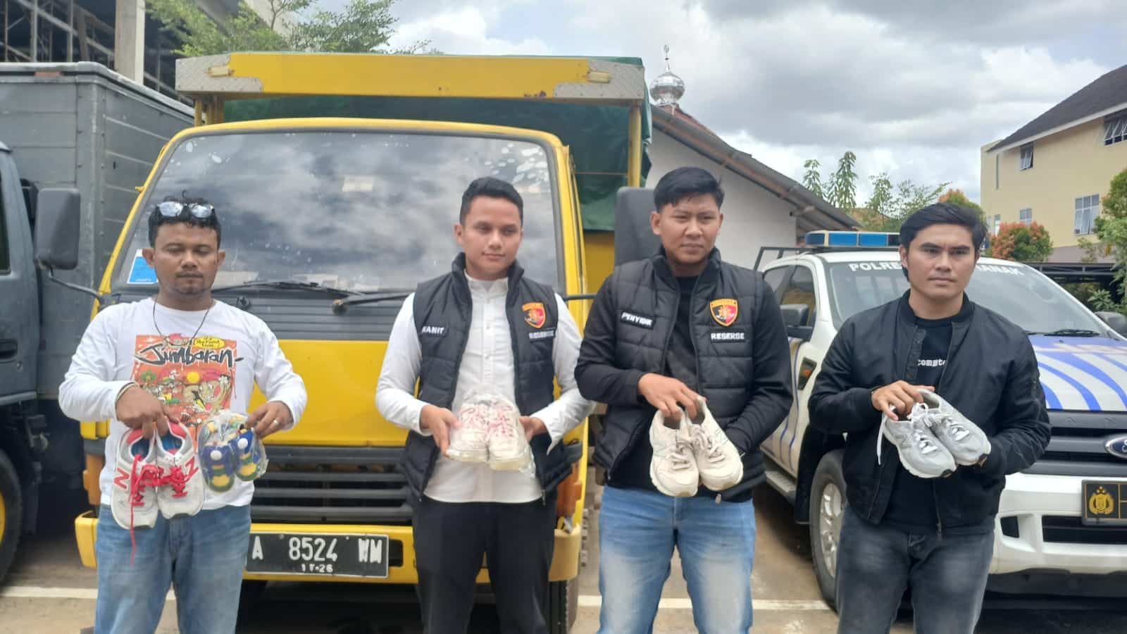 Polisi Amankan 7 Bal Sepatu Bekas yang Akan Dikirim ke Jakarta