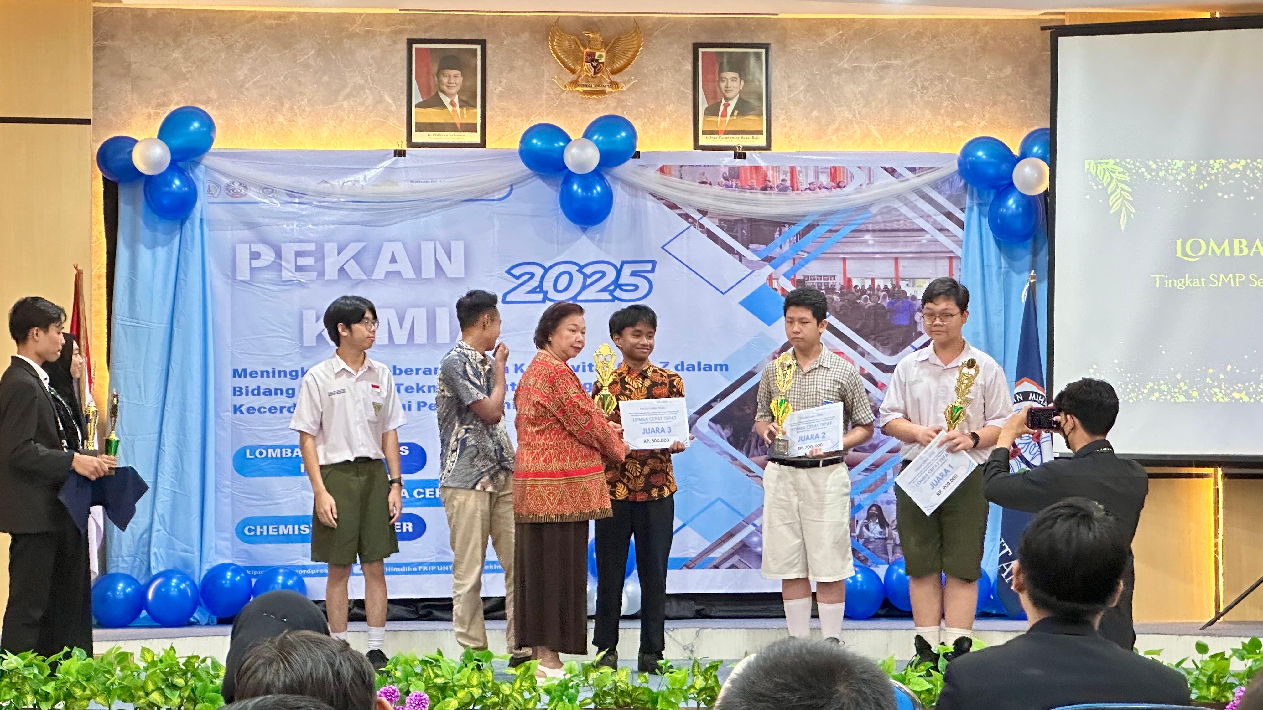 Siswa SMP Muhammadiyah 1 Pontianak Raih Prestasi di Lomba Cepat Tepat IPA Pekan Kimia FKIP Untan 2025