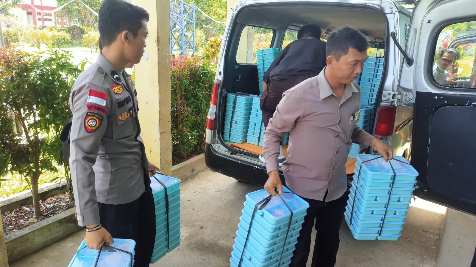 Polsek Putussibau Utara Dukung Program Makan Bergizi di SMP dan SMA