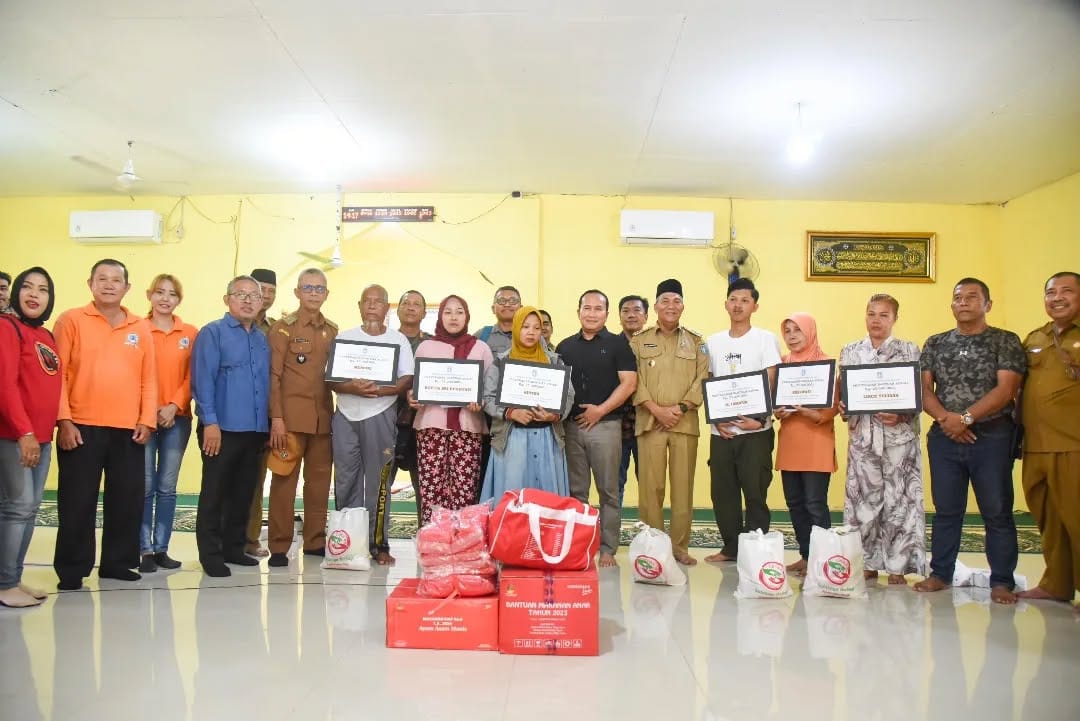 Enam KK di Gang Purnawirawan Terima Bantuan dan Tali Asih dari Pemkab Kubu Raya