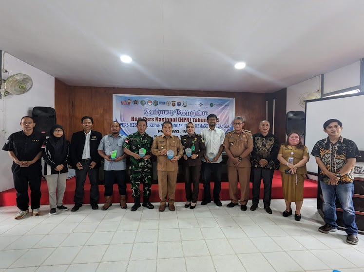 Syukuran HPN di Sekadau, Wartawan Ikut Tanam Jagung Dukung Ketahanan Pangan