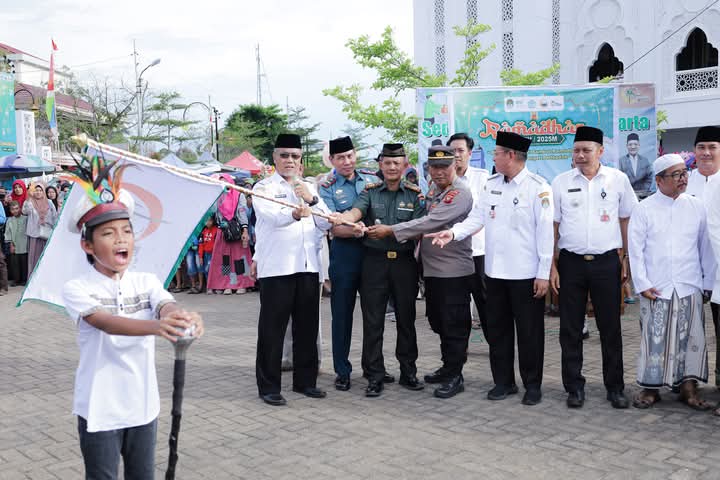 Staf Ahli Bupati Ketapang Lepas Ribuan Peserta Tarhib Ramadhan Tahun 2025