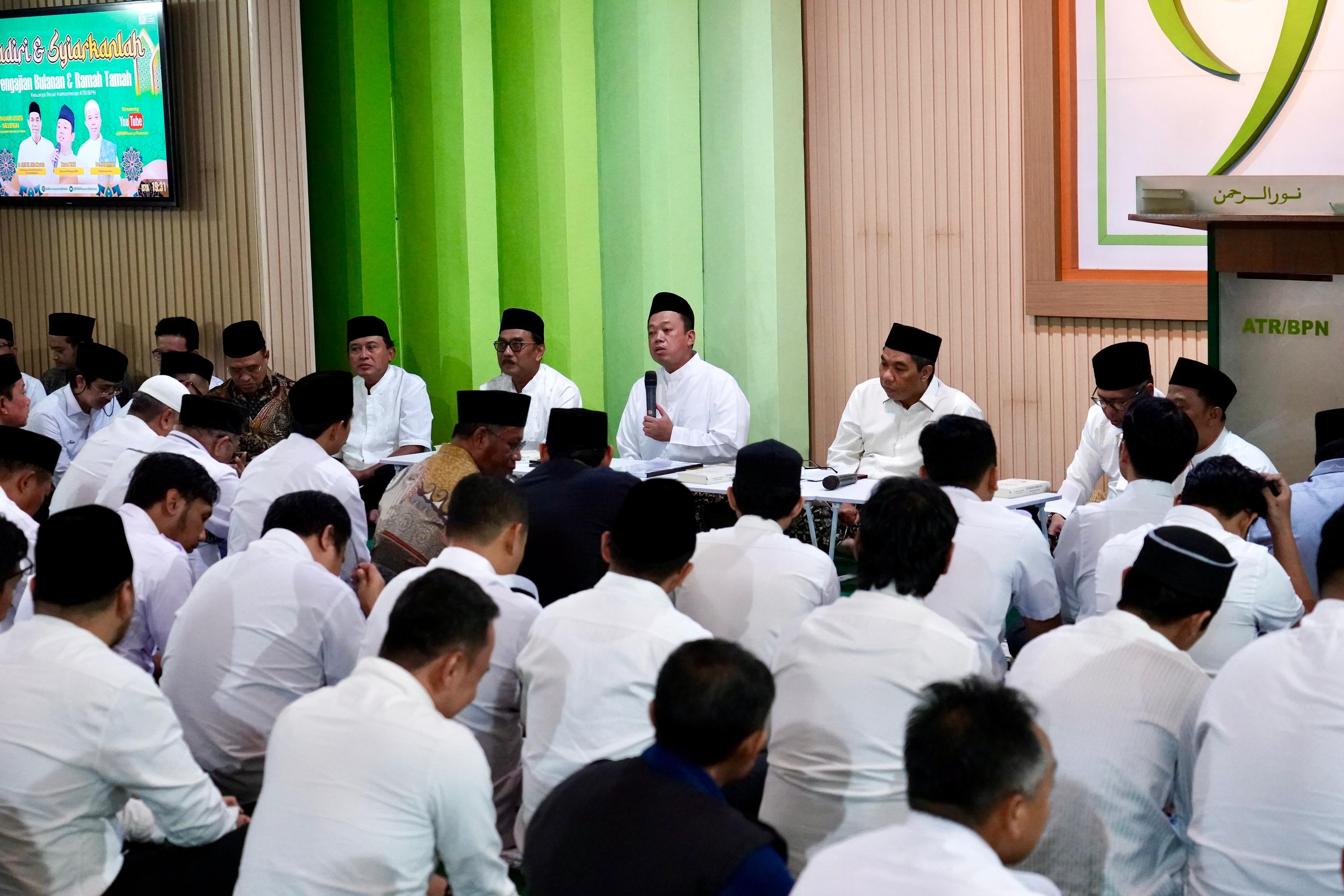 Buka Pengajian Bulanan di Masjid Kementerian ATR/BPN, Menteri Nusron: Semoga Bisa Mengisi Ulang Energi Kita di Tengah Kesibukan Kerja