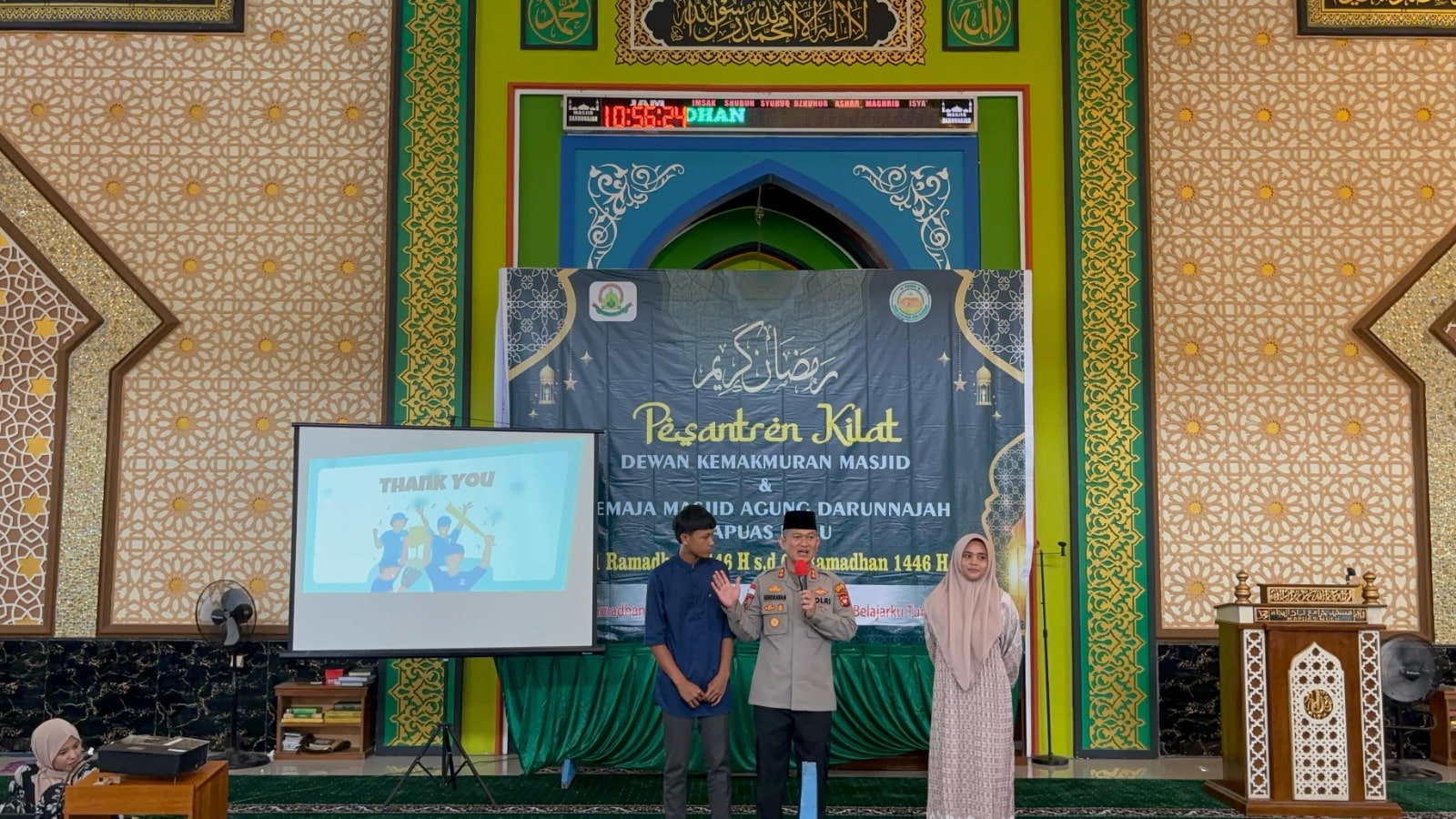 Kapolres Kapuas Hulu Berikan Materi Pengenalan Diri dan Potensi Remaja di Pesantren Kilat Masjid Agung Darunnajah