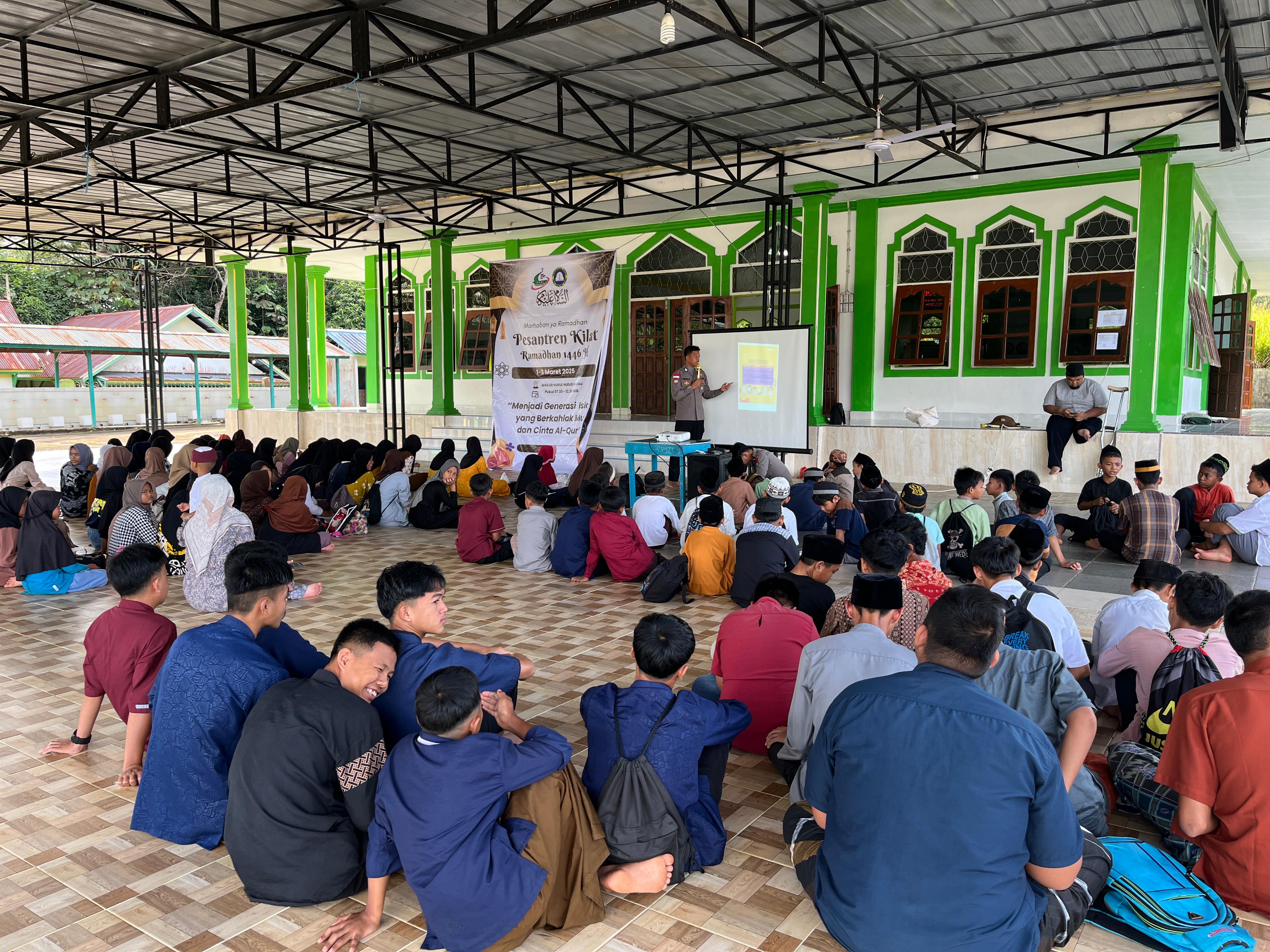 Brigpol Trio Prajatmoko Berikan Penyuluhan kepada Gen Z di Badau