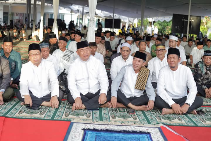 Bupati Alex dan Wabup Jamhuri Gelar Tasyakuran dan Buka Puasa Bersama Masyarakat Ketapang