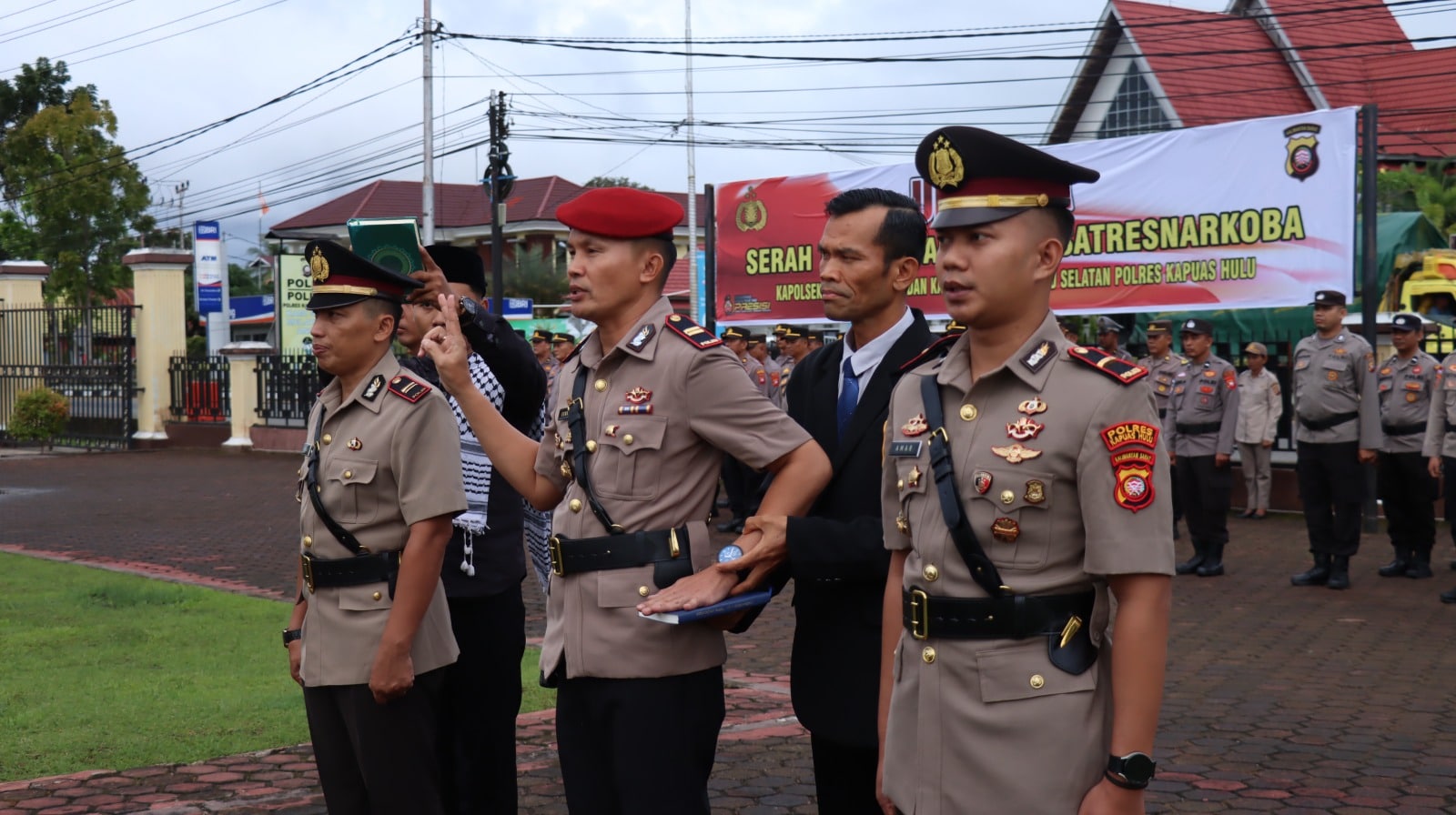 AKBP Hendrawan Pimpin Upacara Sertijab Sejumlah Perwira Lingkup Polres Kapuas Hulu