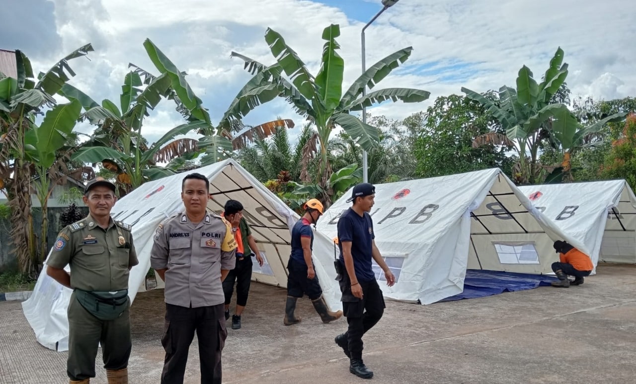 Bantu Warga Terdampak Banjir, BPBD Kubu Raya Dirikan Tenda Darurat