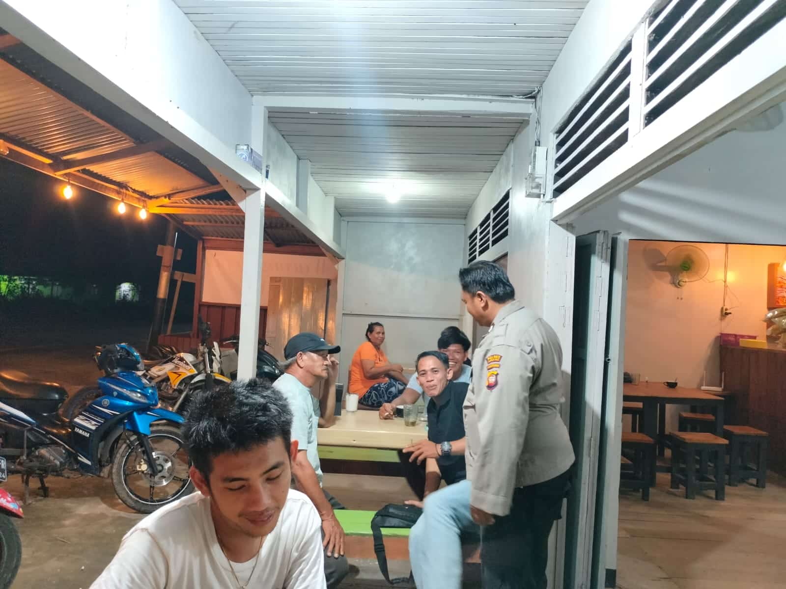 Cegah Gangguan Kamtibmas, Polsek Putussibau Selatan Gelar Patroli Rutin