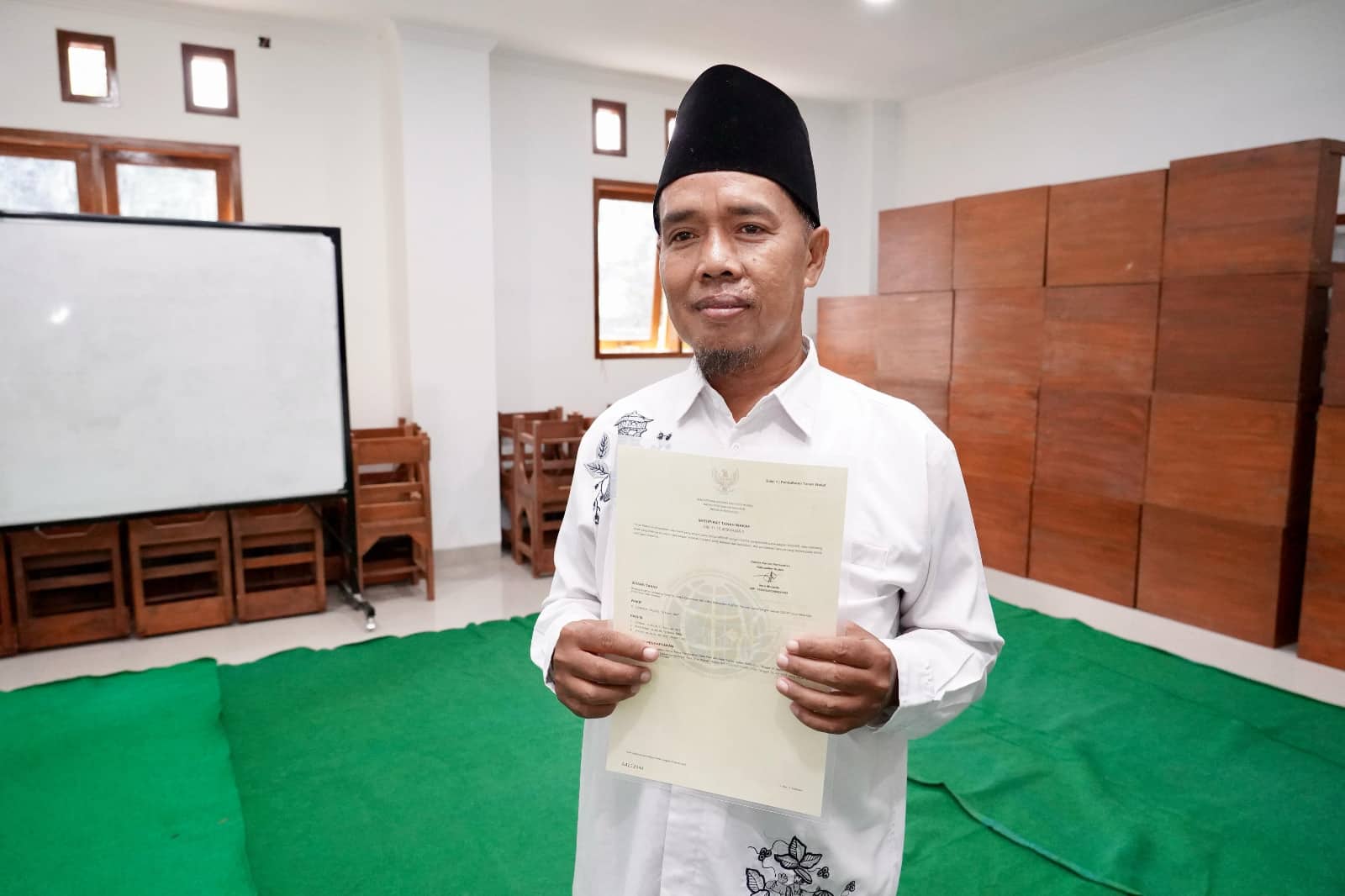 Terima Sertifikat Wakaf Berbentuk Elektronik, Warga Kudus Yakin Bisa Lindungi dari Potensi Konflik Pertanahan