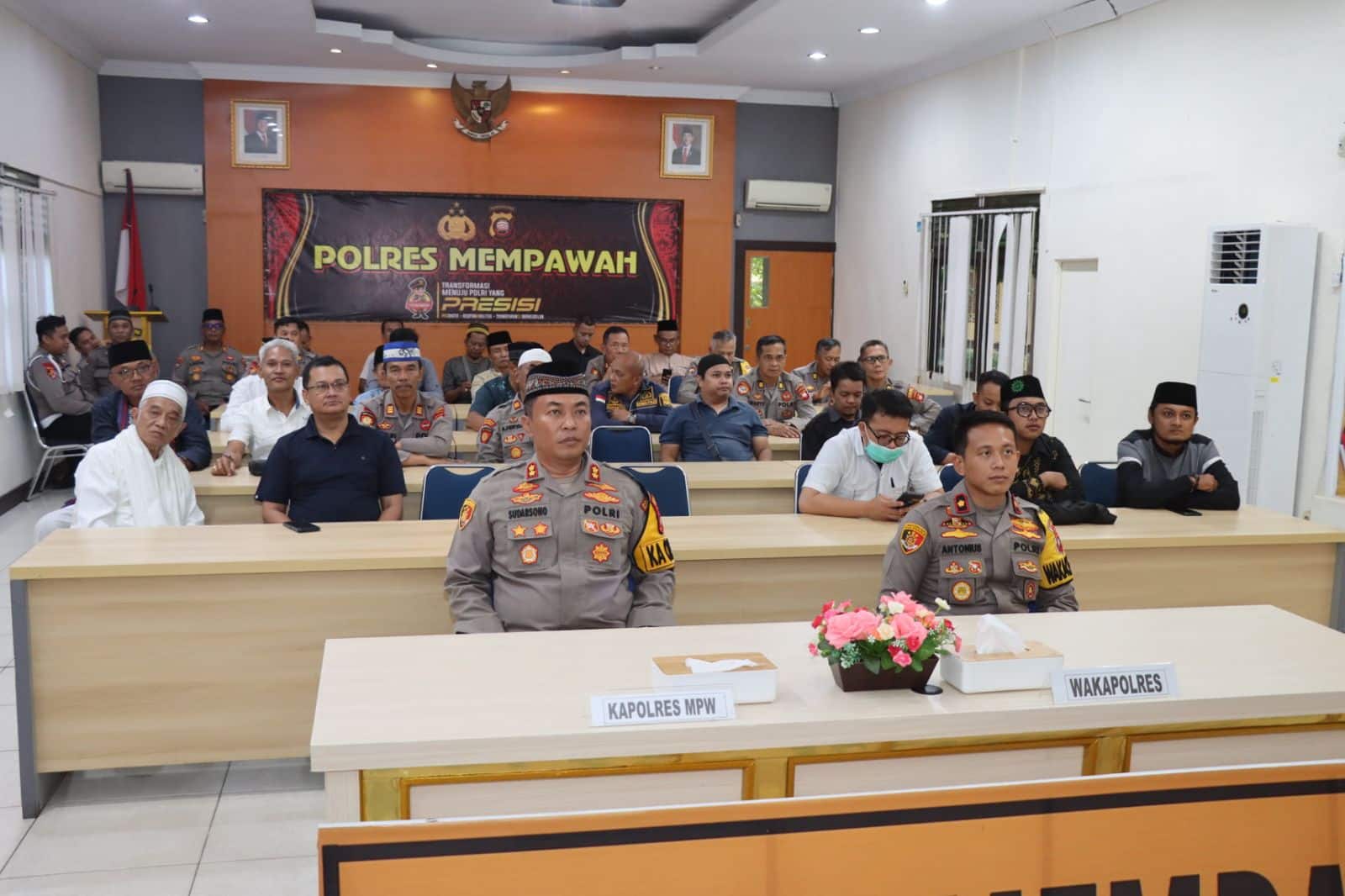 Polres Mempawah Ikuti Buka Puasa Serentak Polri bersama Awak Media se-Indonesia