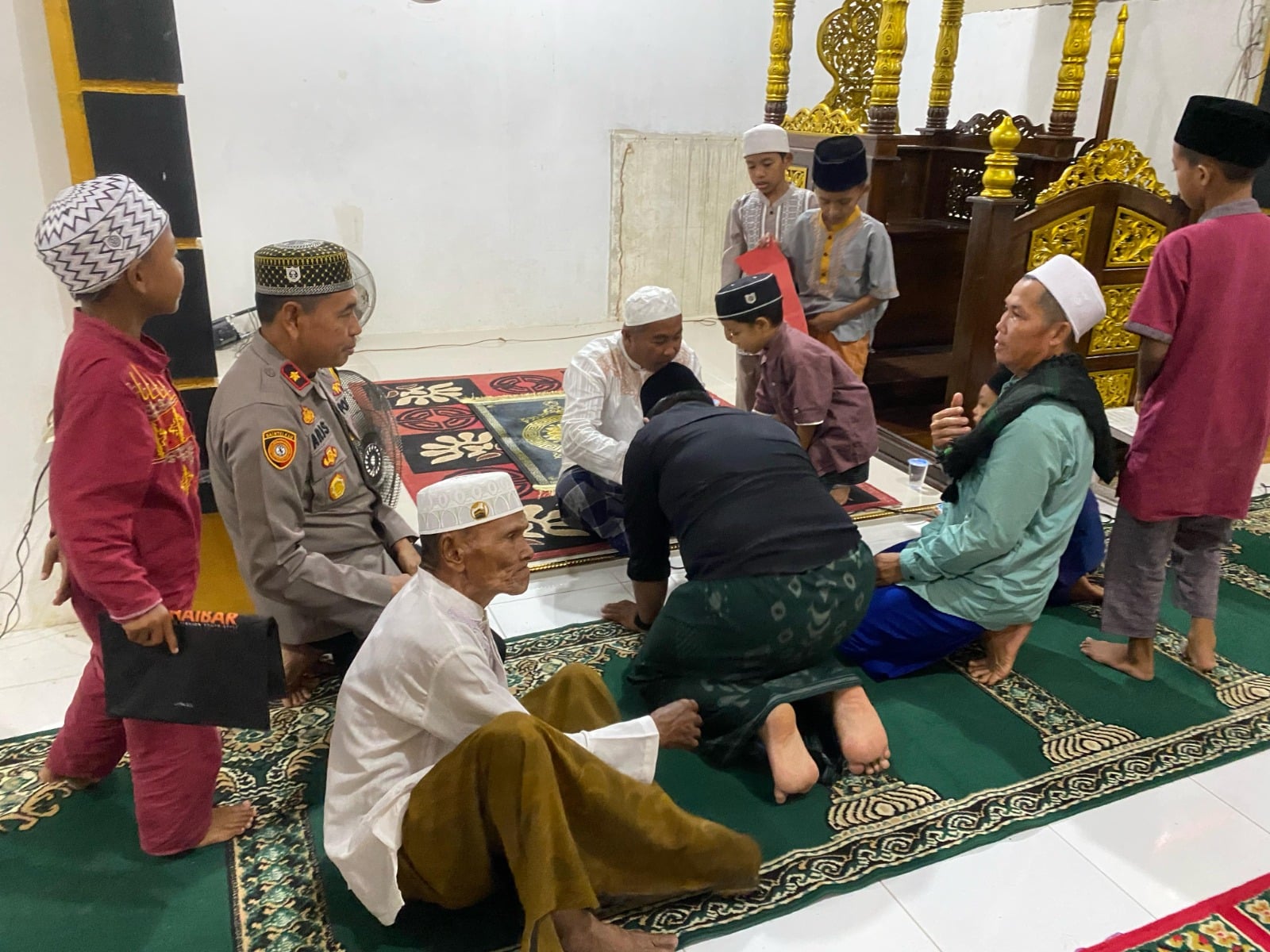 Pererat Silaturahmi, Polres Kayong Utara Laksanakan Tarawih Keliling di Masjid Al-Taqwa Sukadana