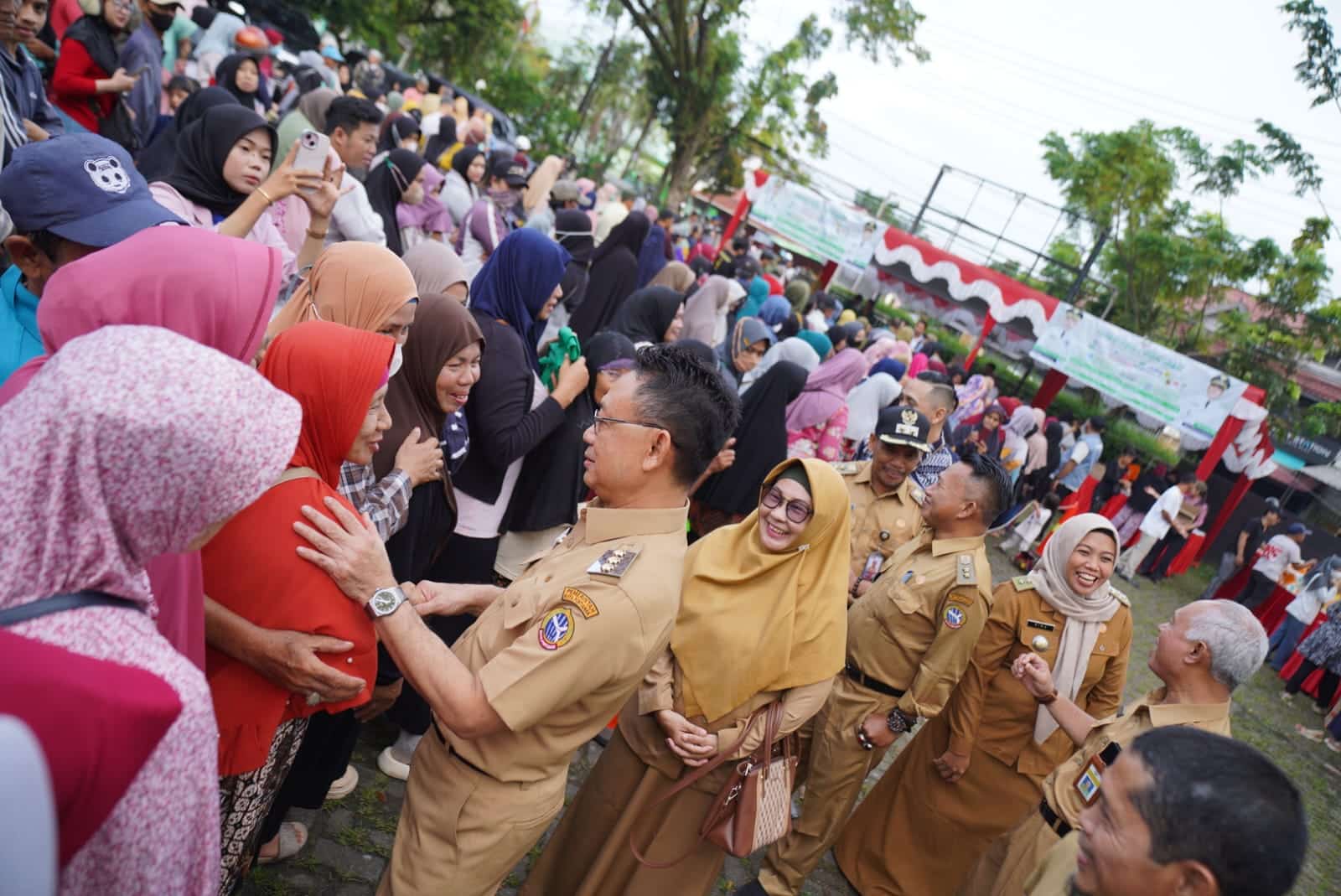 Pontianak Barat Jadi Lokasi Penutup Pasar Murah Pemkot, Warga Antusias Berbelanja