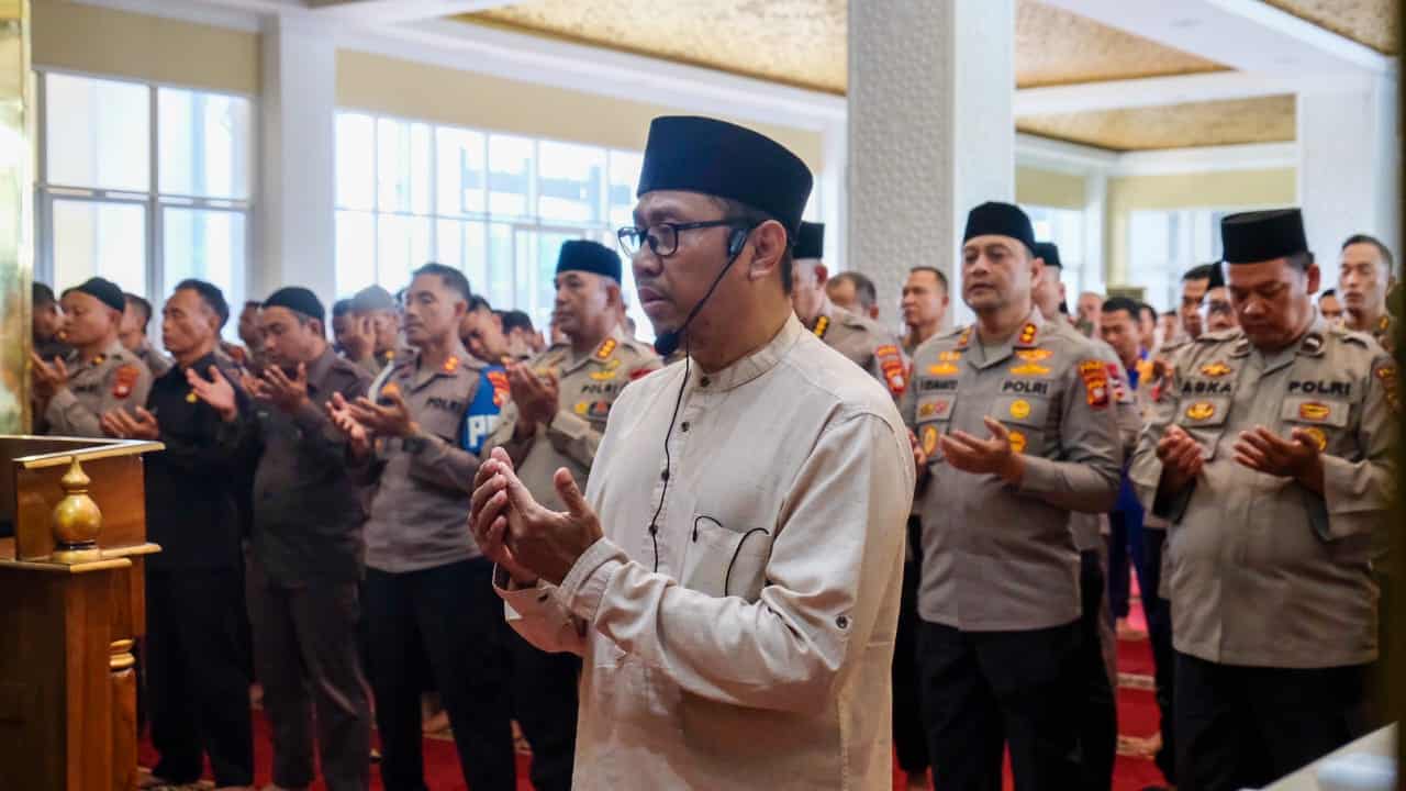 Polda Kalbar Gelar Salat Ghaib untuk 3 Polisi di Lampung yang Gugur Saat Gerebek Judi Sabung Ayam