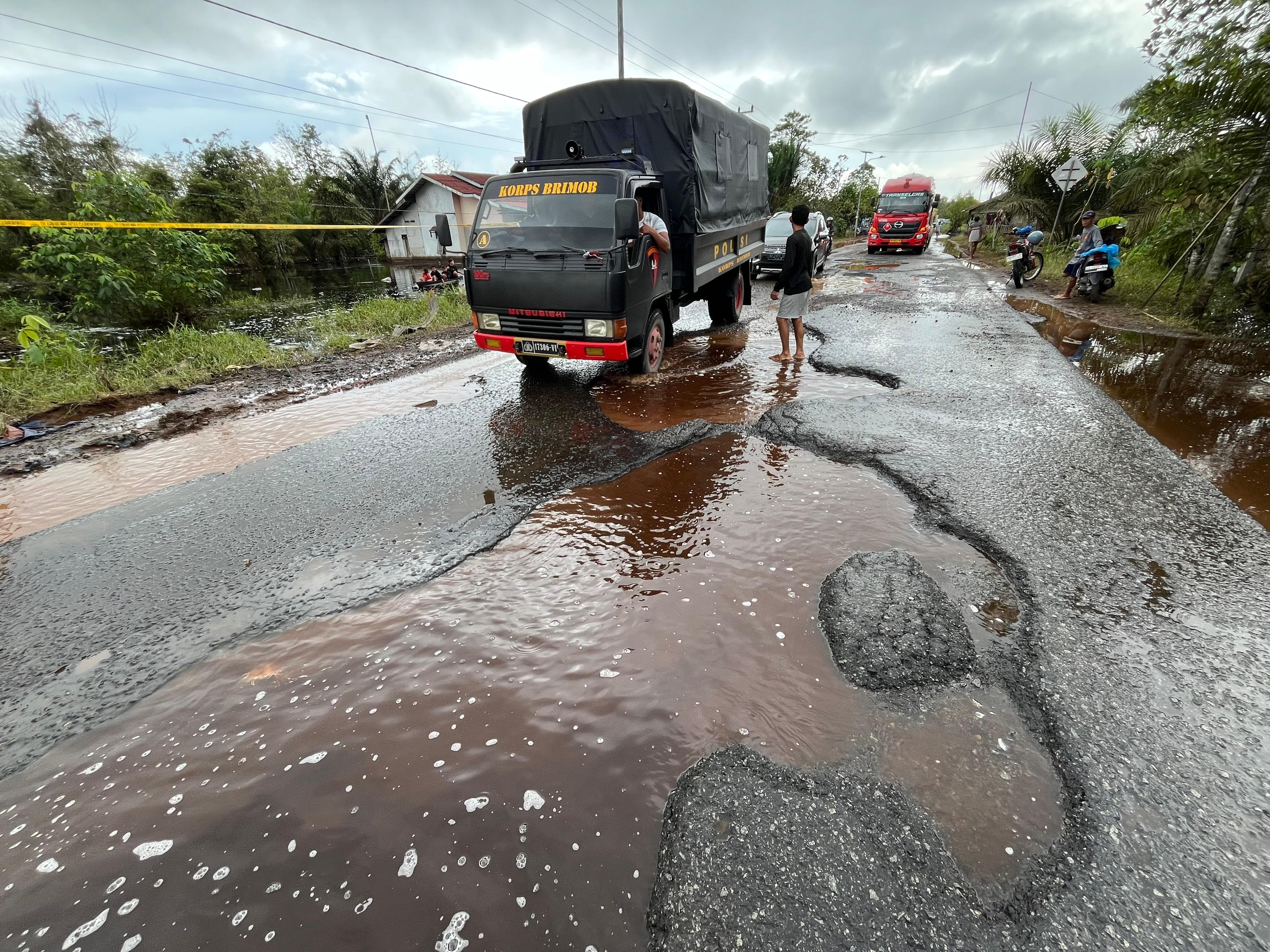 Perbaikan Jalan Trans Kalimantan Dipastikan Selesai H-5 Sebelum Lebaran