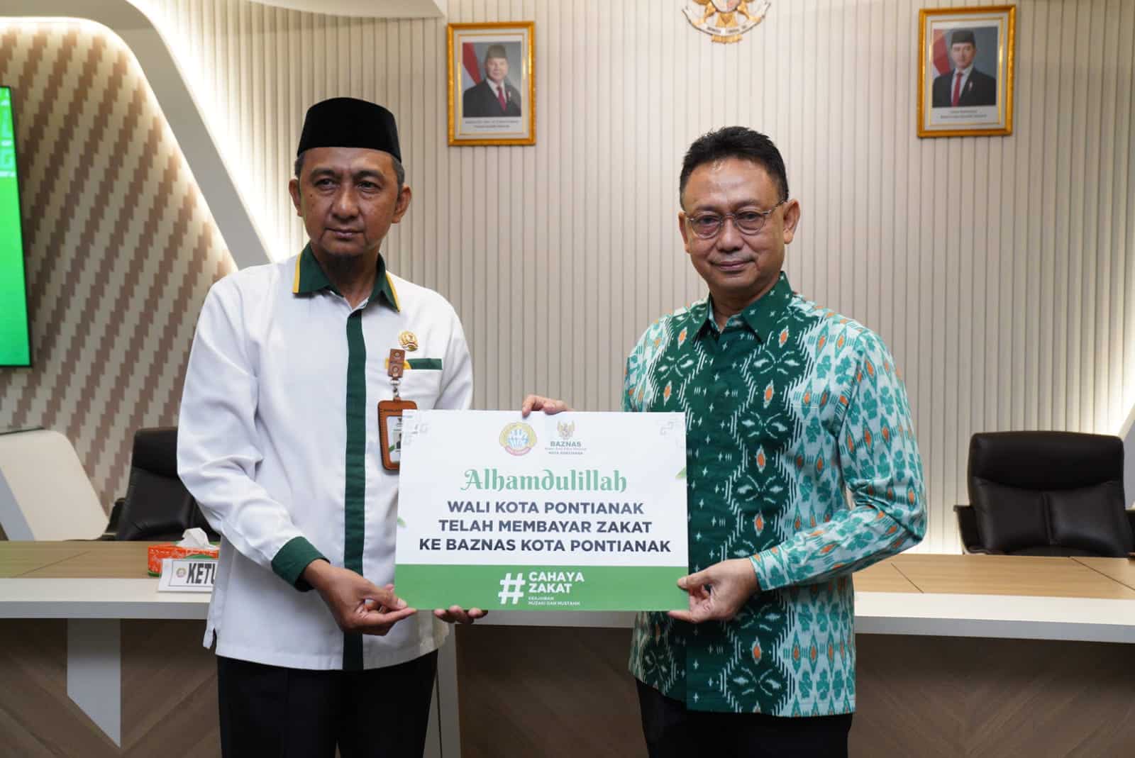 Edi Kamtono Bayar Zakat di Kantor Baznas Pontianak, Dukung Program “Teladan Pemimpin Membayar Zakat”