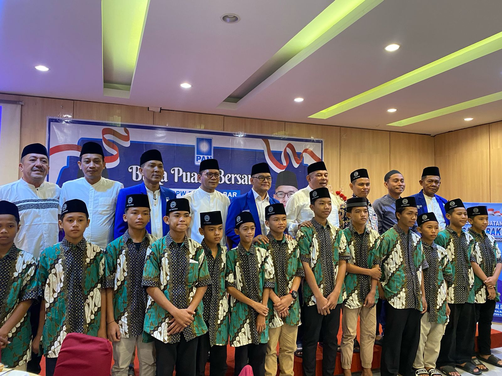 PAN Kalbar Gelar Buka Puasa bersama Puluhan Anak Yatim