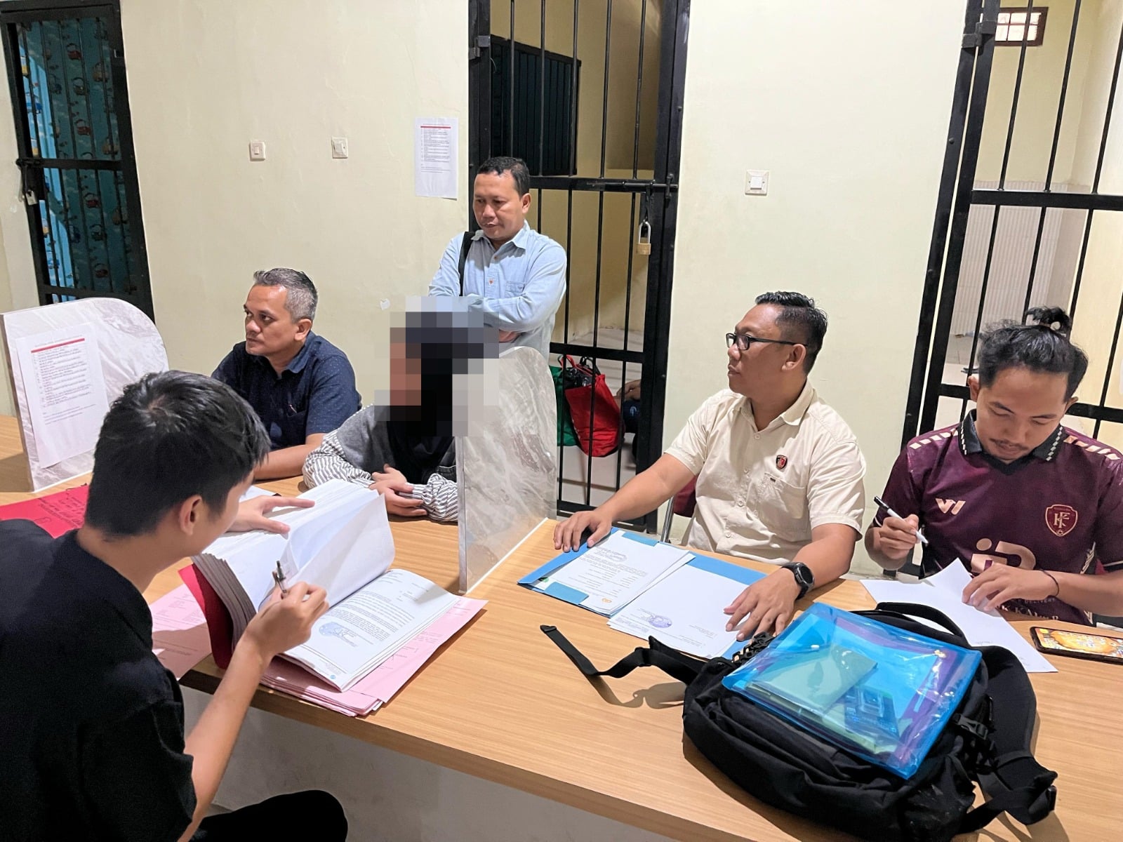 Polres Ketapang Serahkan Tersangka dan Barang Bukti Kasus Pembunuhan Kepala Desa ke Kejaksaan Negeri